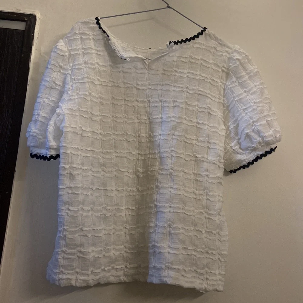 Korean style top(bought it from South Korea) - Picture 2 of 2